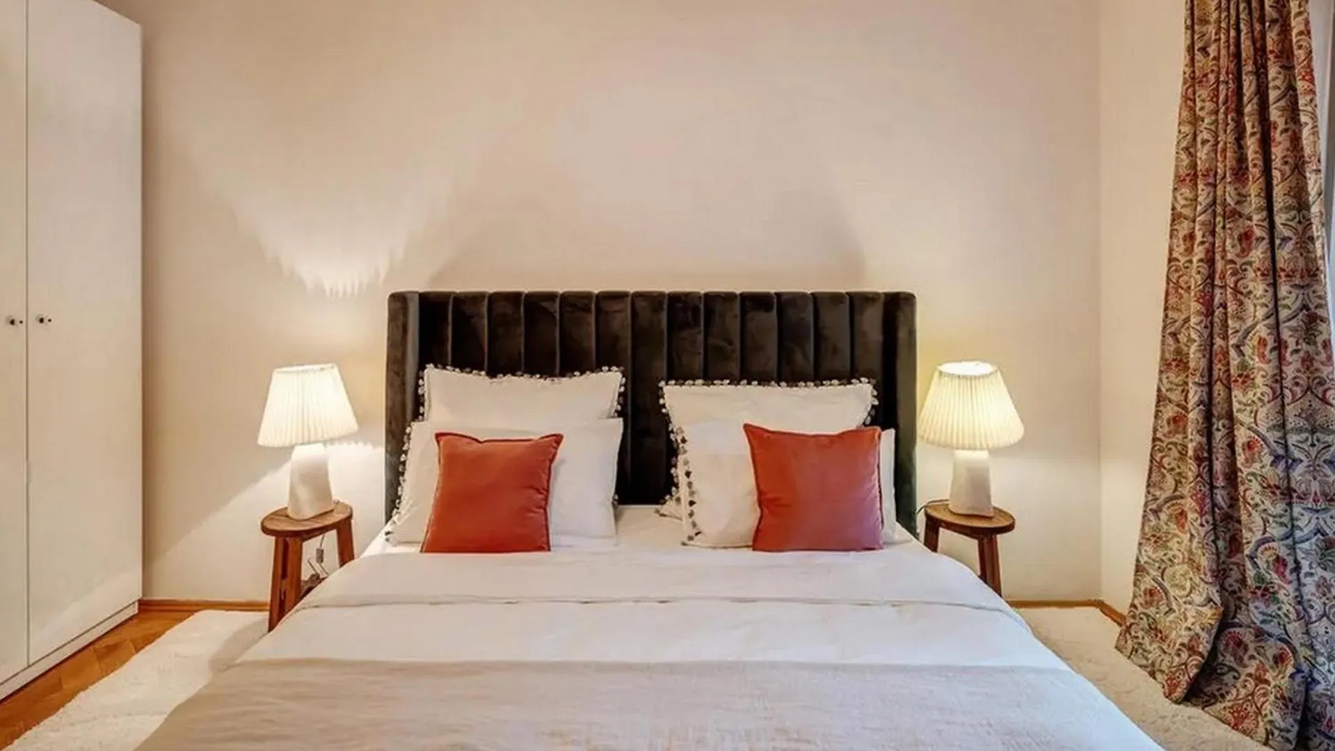 4Bdr Close To Marienplatz Apartment- If You Want To Book, Please Contact On Wh-Ats-App - 0034-635-518-216 !!!! Munich Germany