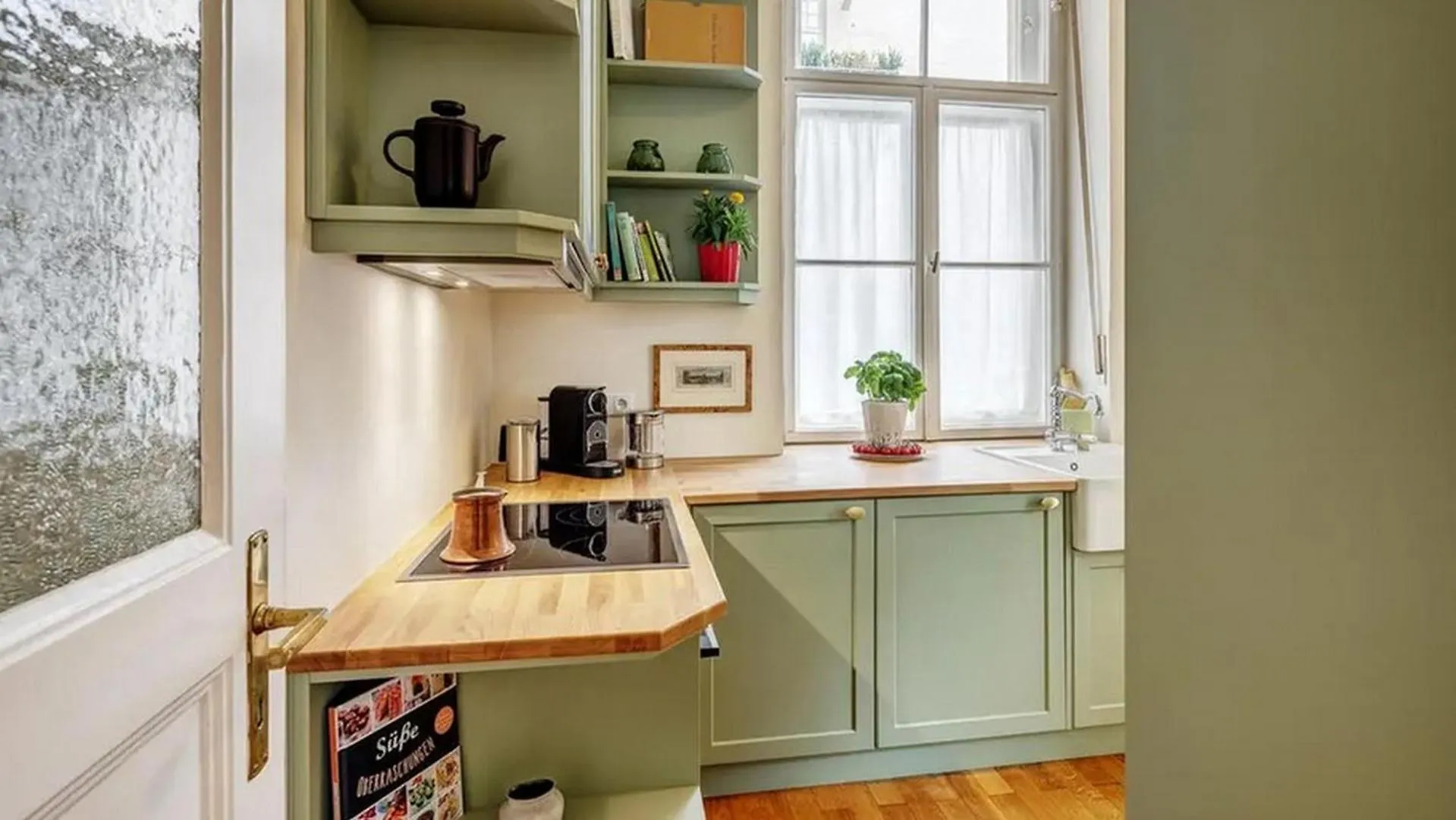 4Bdr Close To Marienplatz Apartment- If You Want To Book, Please Contact On Wh-Ats-App - 0034-635-518-216 !!!! Munich