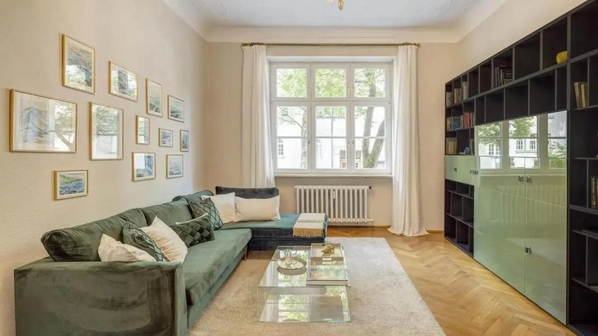 4Bdr Close To Marienplatz Apartment- If You Want To Book, Please Contact On Wh-Ats-App - 0034-635-518-216 !!!! Munich