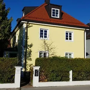 Helle Und Ruhige Dachgeschosswohnung Appartamento